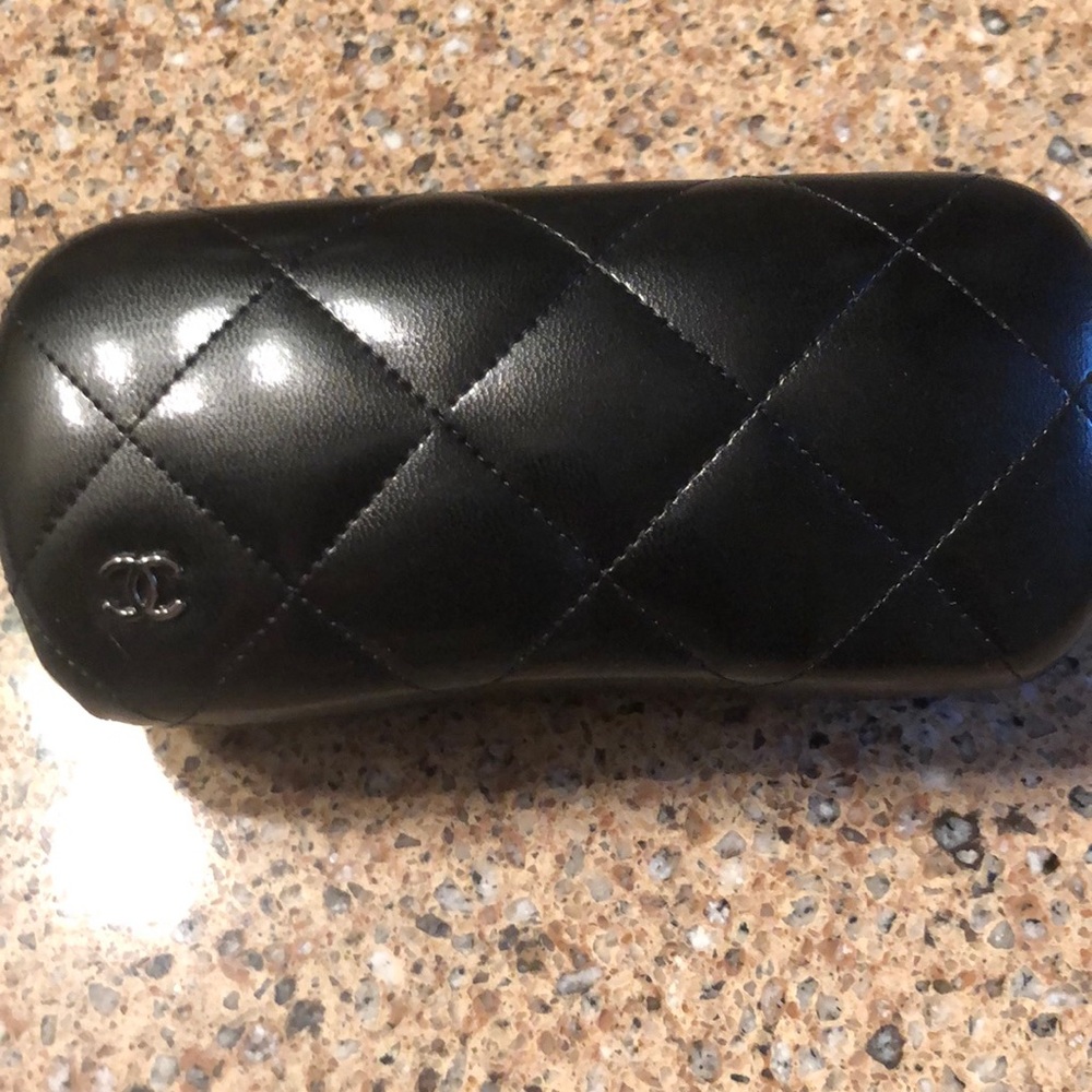 Chanel sunglasses authentic! - Picture 2 of 7